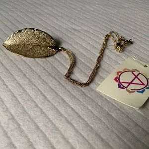 NWT Amrita Singh gold leaf necklace